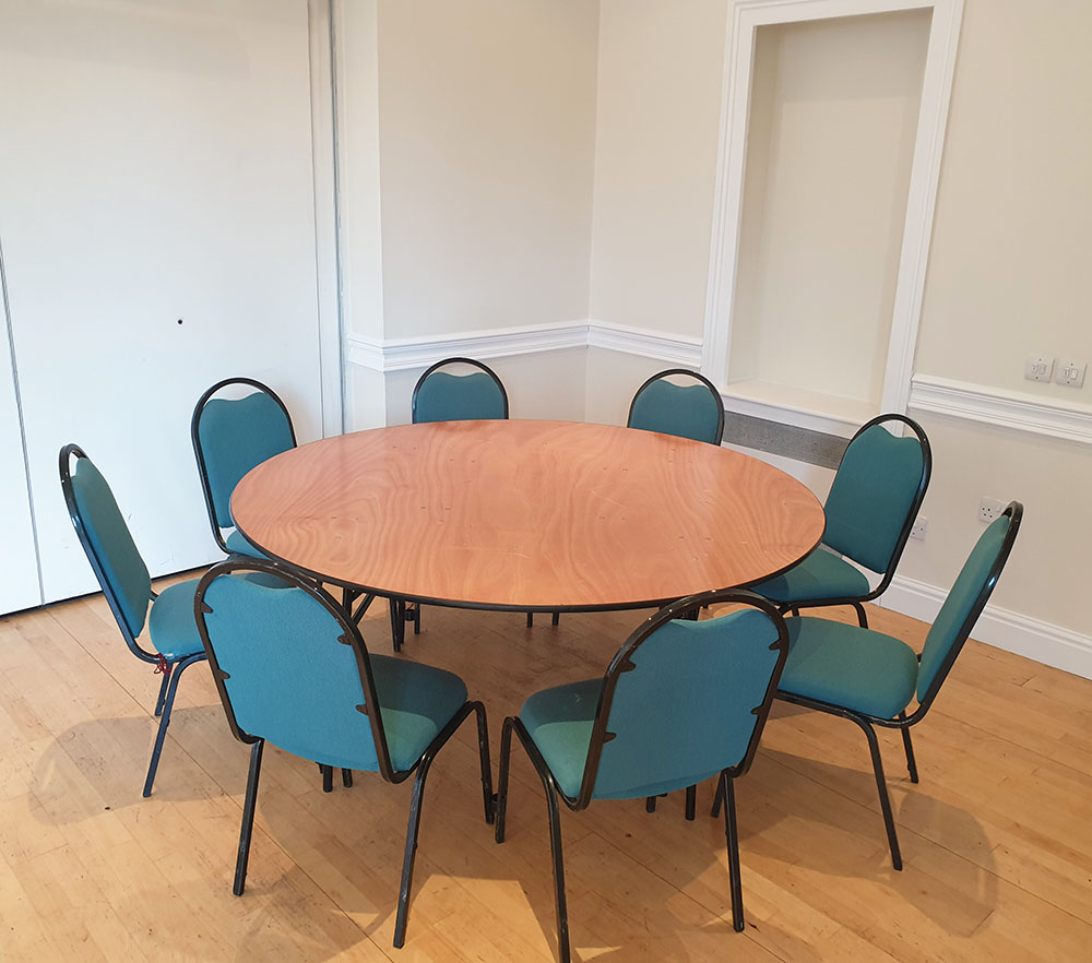 Round table seating 8